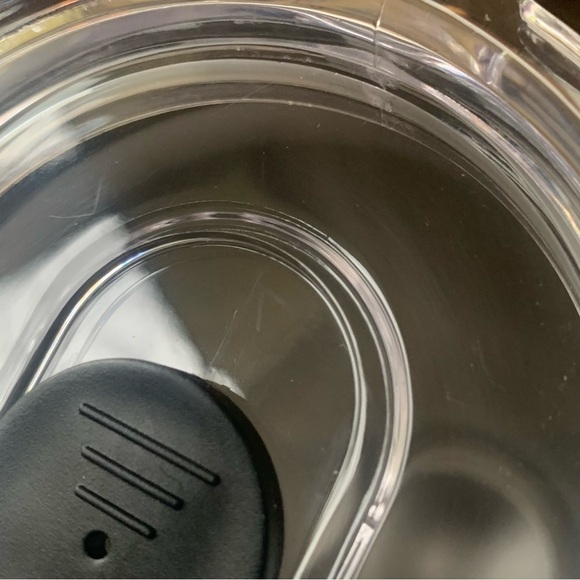 Rae Dunn Merry Christmas 500 ml Double-Walled Stainless Steel Travel Mug - Picture 5 of 6